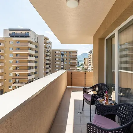 Apartment 5th Floor Executive With Balcony And Free Parking *