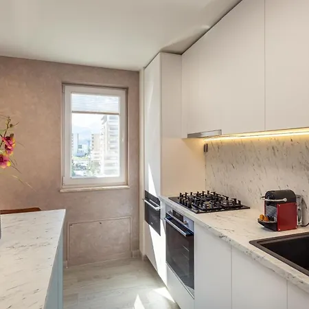 Apartment 5th Floor Executive With Balcony And Free Parking *