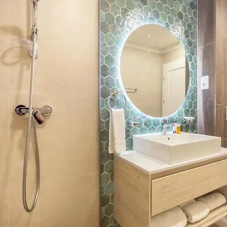 5th Floor Executive With Balcony And Free Parking Apartment *