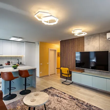 5th Floor Executive With Balcony And Free Parking