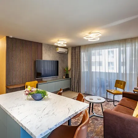 Apartment 5th Floor Executive With Balcony And Free Parking *